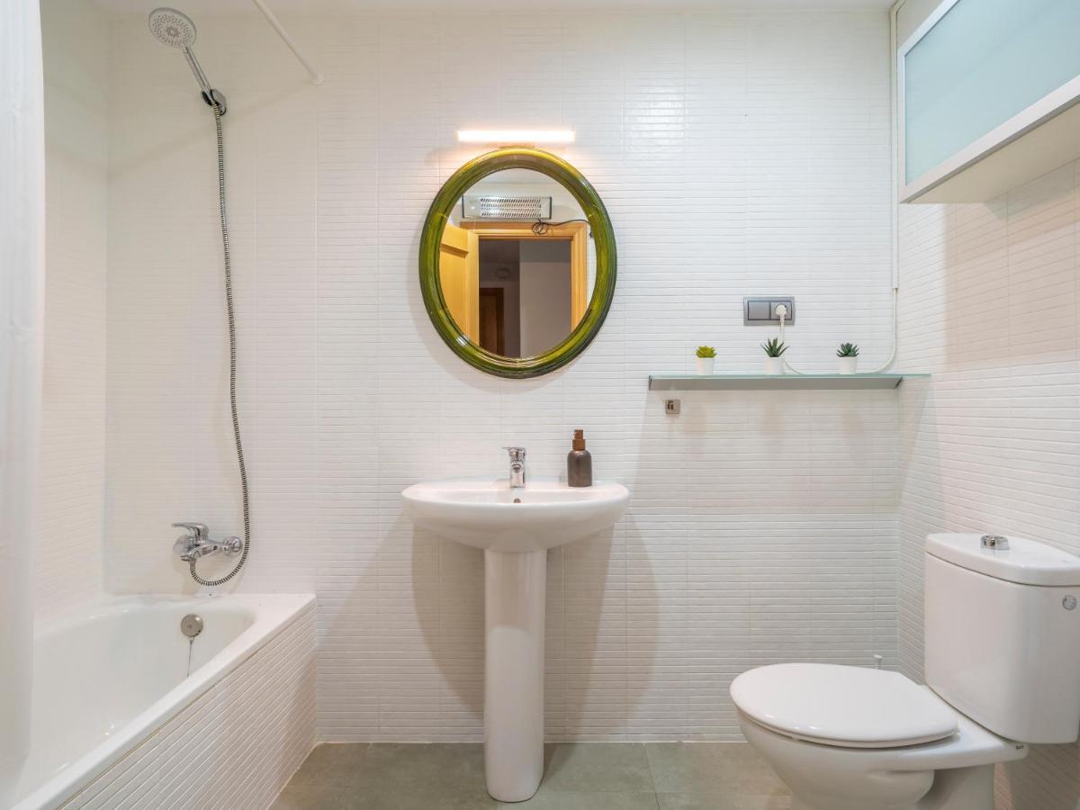 Sanders Uptown - Cute One-Bedroom Apartment Near City Center マラガ エクステリア 写真
